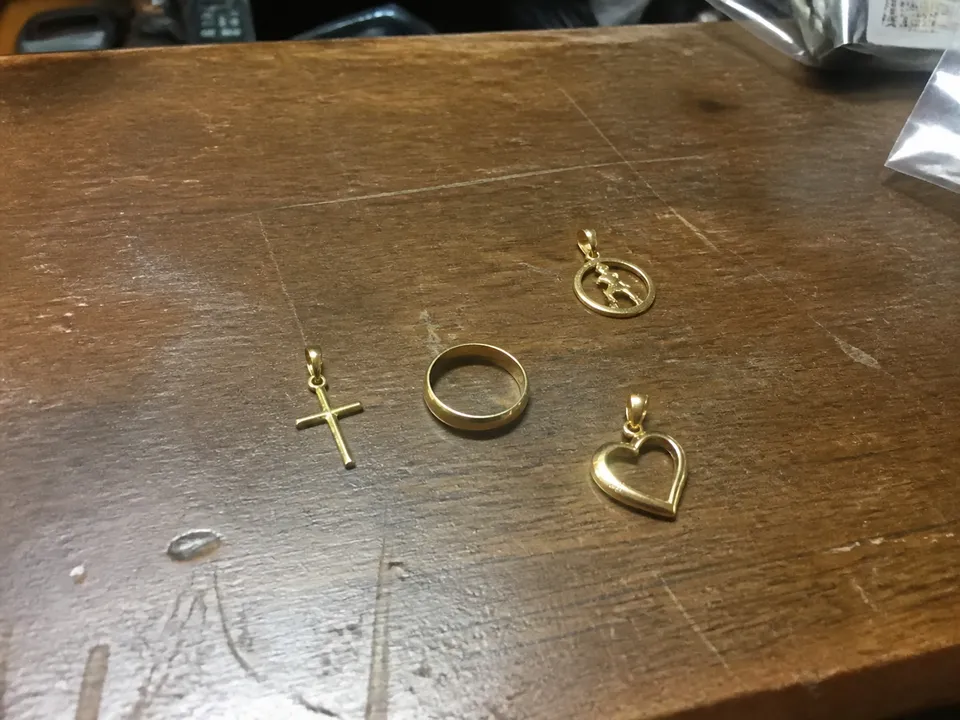 Informal countertop example of gold
