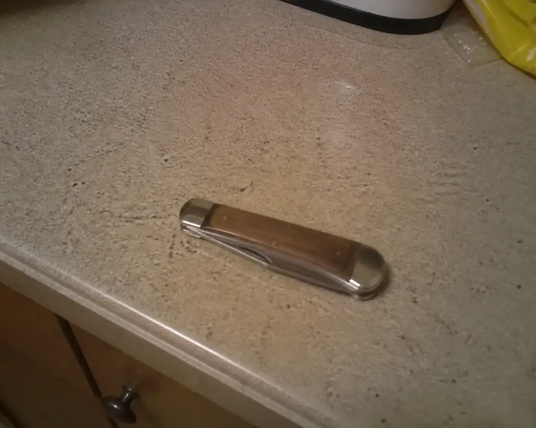 Illustrative traditional knife example 1